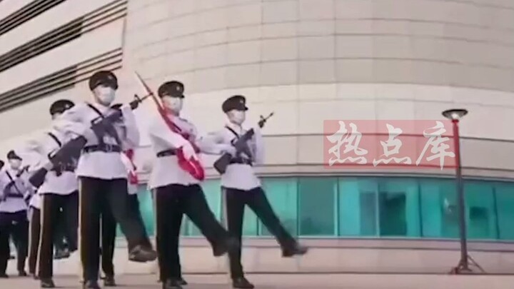 Another case of objects being dropped from a height causing harm! In Suzhou, Jiangsu, a woman was kn