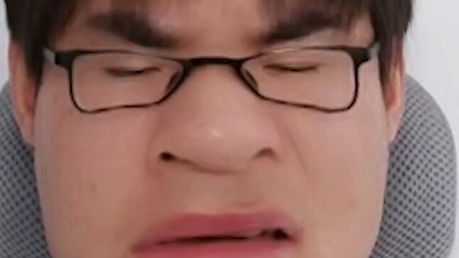 أول يوم عمل لمراجع الفيديوهات المضحكة...【تعاون فيديو: باي شياو شينغ، شا ليو دي إي】