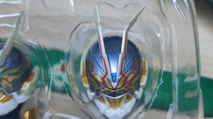 ฉันอยากจะเรียกมันว่านักขี่ shf ที่ห่วยที่สุดแห่งปี Bandai shf Kamen Rider Gazer คุณแค่ใช้การควบคุมคุ