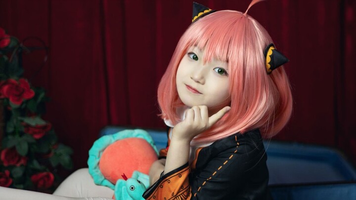 Wanita berusia 32 tahun itu sebenarnya "ditipu" oleh putrinya untuk bercosplay, ibu dan anak perempu