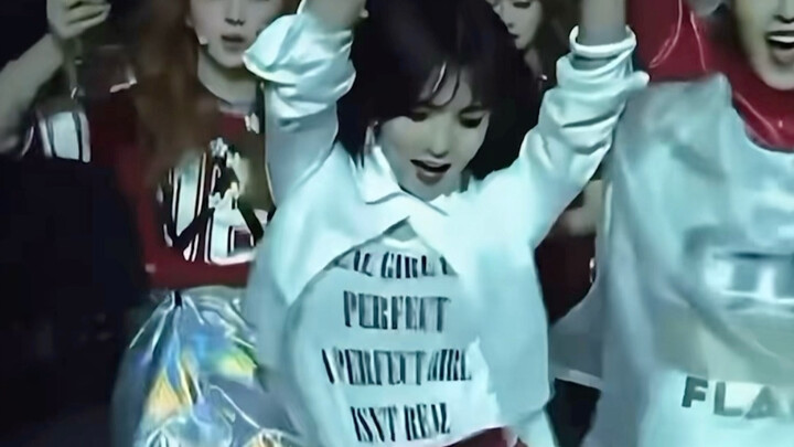 Đại top thì phải đứng phía trước, năm đó là ngôi sao chủ chốt của Cube!