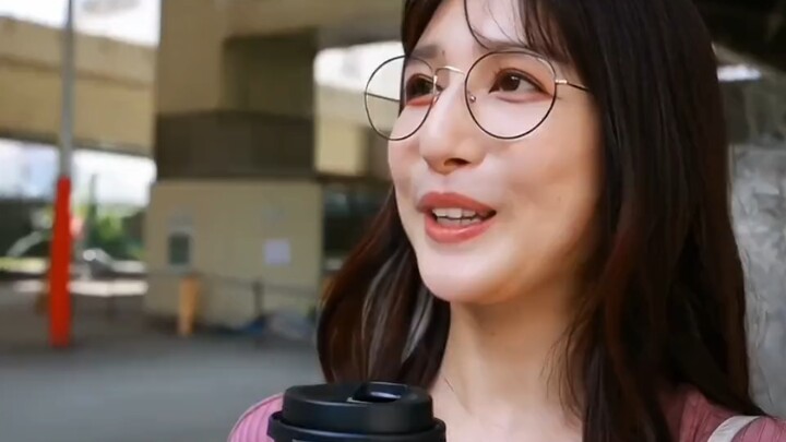 Such a cute girl must still have her first kiss, right?