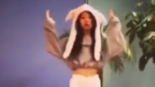 Moka covers "BTS-GOGO" by illit's Jing Menghua before her debut