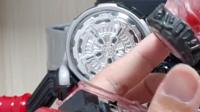 Domestic small bottle with sound and light review. The transparent part is transparent and the lumin
