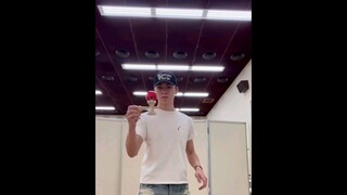 He's so random 😅 Go on honey you got this 💎 #seventeen #vernon