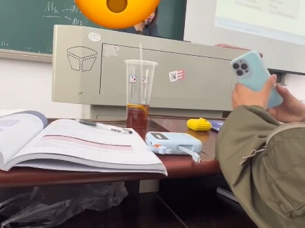Sinh viên đại học ngày nay đi vệ sinh trong giờ học như thế nào?
