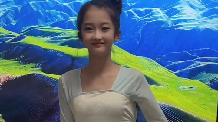 So Like Guan Xiaotong! [Dance Sprite]