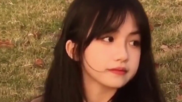 “นี่ใช่ความรู้สึกของรักครั้งแรกไหม”