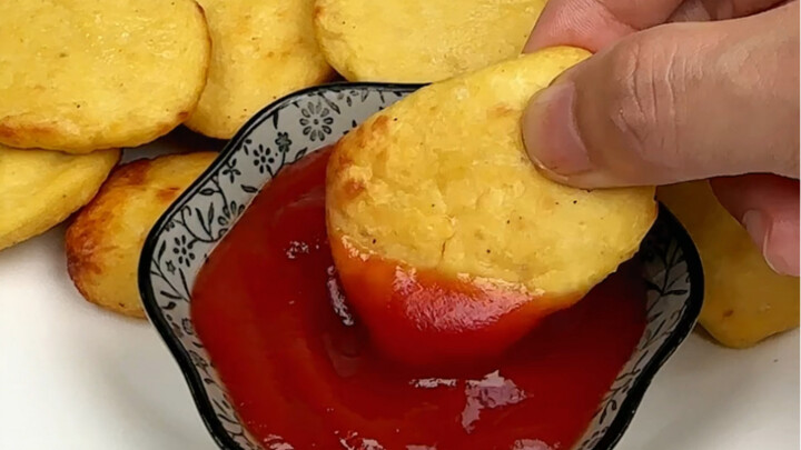 Tidak disangka, hanya dengan 1 kentang dan 2 potong dada ayam saja sudah bisa membuat nugget ayam Mc