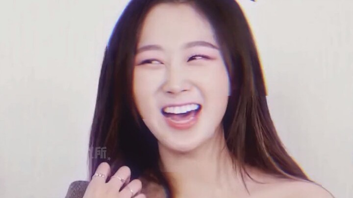 Reaction King Giselle: It’s okay if I don’t understand—doesn’t stop me from showing my support!