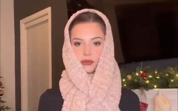 How to Tie a Scarf in Winter