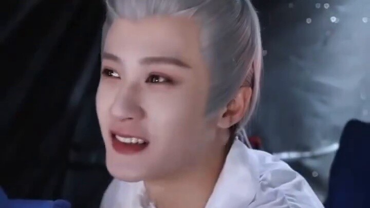 What was Tan Jianci feeling at this moment as he squatted behind the camera and watched the footage 