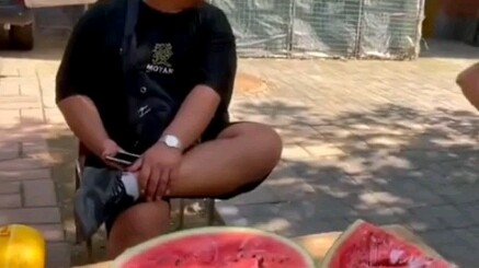 Cậu ăn dưa này có chín chưa vậy!!!