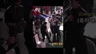 SVT and SKZ interaction✨#seventeen #vernon #dino #straykids #bangchan #changbin #kpop #shorts#scoups