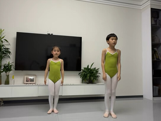 การแสดงเต้นสำหรับเด็ก 7-8 ขวบ “หากดวงจันทร์ยังมาไม่ถึง”