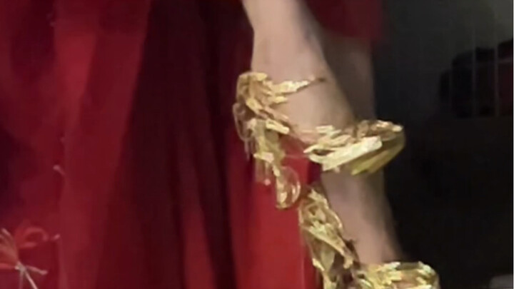 มีคอมเมนต์บอกให้ฉันเดินสองก้าว?? แถมยังหมุนตัวได้ด้วย!