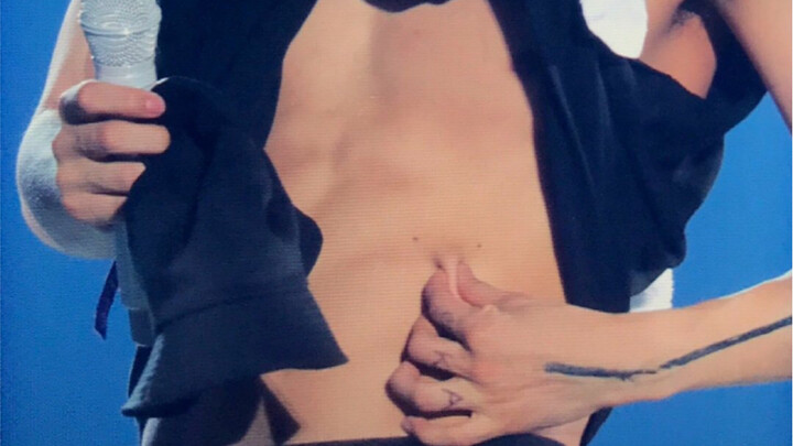 ขอบคุณชานยอล-แบคฮยอนที่ทำให้เราได้เห็นกล้ามท้องของหมี (กรี๊ดเหมือนฉันเลย อะๆๆๆๆ!)