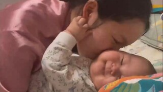 Bé yêu: Không dám mở mắt, hy vọng đó chỉ là ảo giác của mình