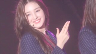 MOMOLAND - BAAM: نانسي تصوير مباشر مع ترجمة 181026