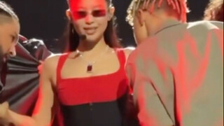 看了那么多cha和翻跳 这个动作只有Jennie自己做是最有感觉的