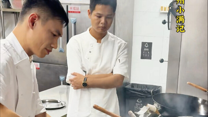 Keterampilan dasar koki masakan Kanton benar‑benar sangat kokoh, sampai‑sampai jarum pun tak bisa me