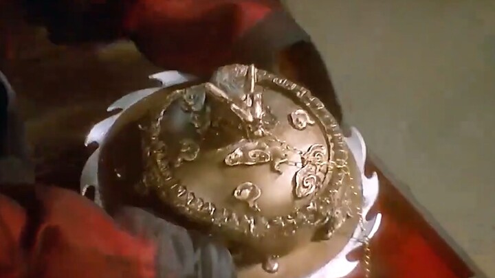 The No. 1 Hidden Weapon in the Martial World: The Blood-Dripping Blade!