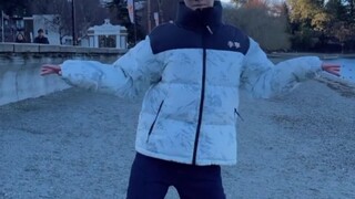 جدار الحائط الجديد بالطبع هو الفتاة اللطيفة (أليس كذلك يا شياولين)