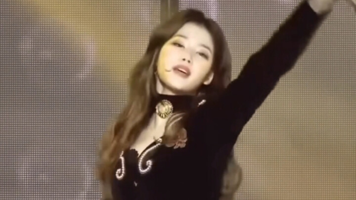 This is the most comfortable keyframe in “Untouchable”—my Sana, my queen!!!