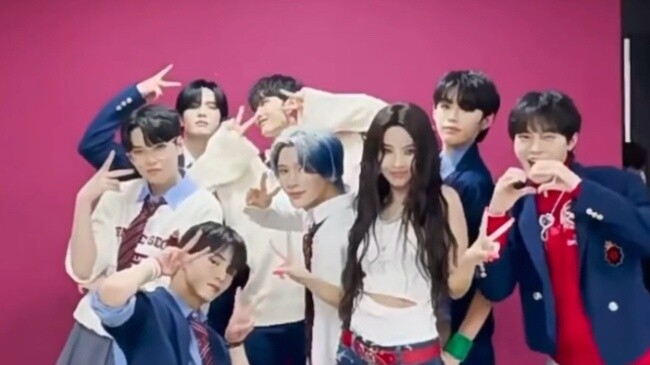 Teacher Xiaojuan and her students Queencard