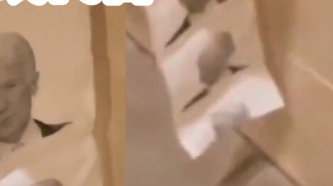 ورق حمام خاص بفندق ترامب يحمل صورة بايدن! لا أحد يعرف ورق الحمام أفضل مني!