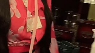 สาวใช้ญี่ปุ่นมีท่าทีรังเกียจ
