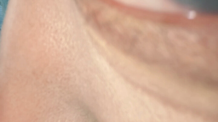 Gila banget… Cewek cantik kayak gini malah difoto jadi kayak nyamuk.. Gak takut dipukul, ya? Coba li