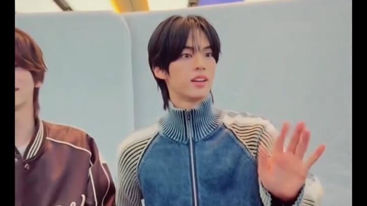 Kim Do-hoon, chàng trai hibye nhảy nhót, chỉ mê cô gái ký tặng xinh đẹp
