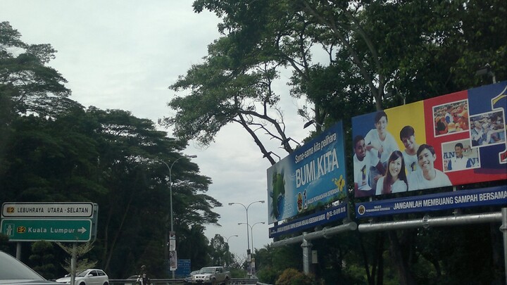 Dashcam Video: Driving a Honda City on Malaysia's highways. What a trip!