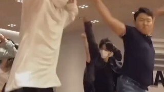 Tarian ini sangat menyenangkan