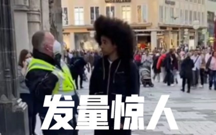 หนุ่มผมหนาคนนี้มีวอลลุ่มที่น่าทึ่ง