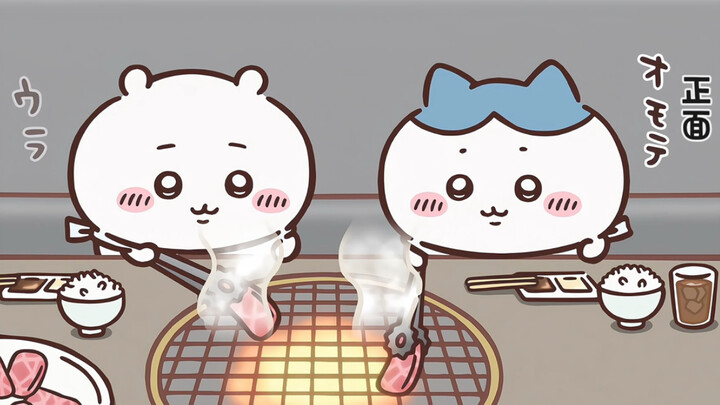 Momen imersif makan barbeku bersama dua anak kecil