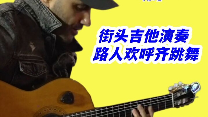 Pertunjukan gitar jalanan membuat para pejalan kaki bersorak dan berjoget bersama. Judul lagu: Si An
