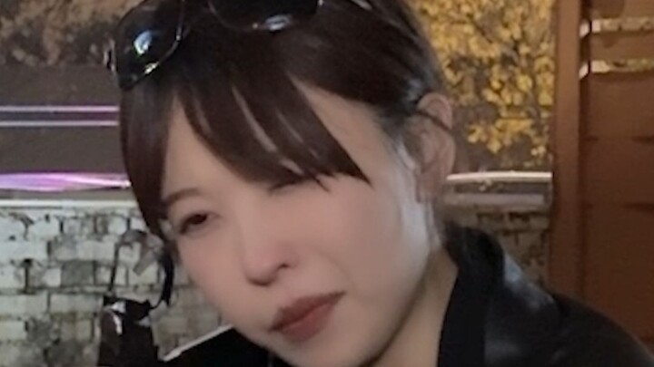 Flash Delivery Guy: I’m the one carrying the heaviest load this time!!