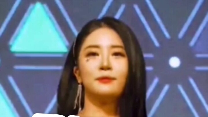 Sudut pandang anggota girl group Girl Cursh mengedit tiga dalam satu "I am Art"