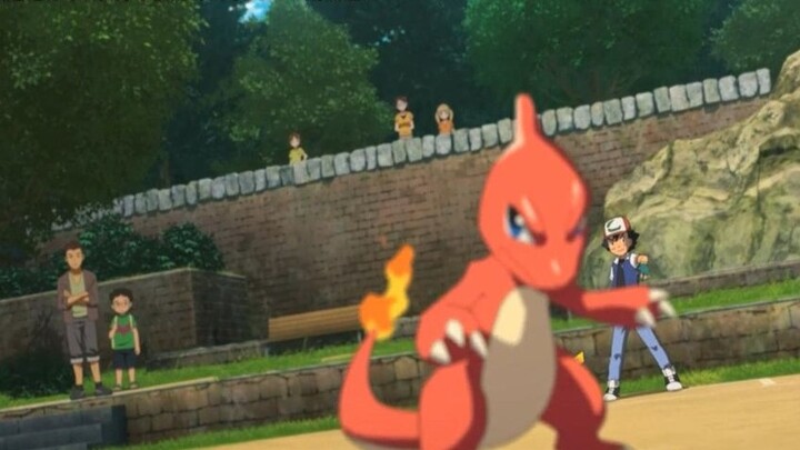 Ash menjinakkan Charmander yang ditinggalkan! Berevolusi menjadi Dinosaurus Api dan bertarung melawa