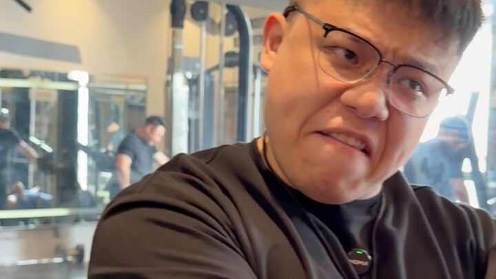 When you’re working out with a fitness fanatic like this, you’ve gotta obey every command without qu