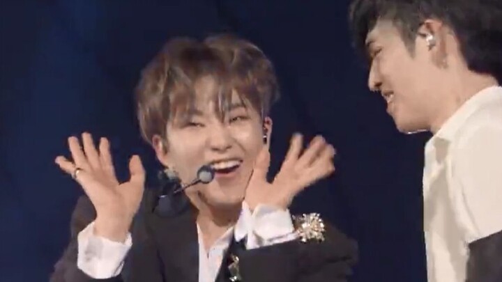 Hoshi, senang sekali kamu dicium oleh kakakmu?