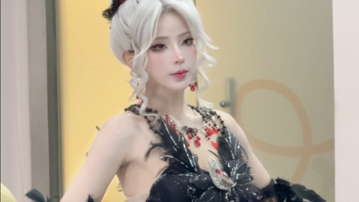 Để cosplay, mình đã học hai buổi múa ba lê từ con số không, xem thử có quay được gì hay ho không