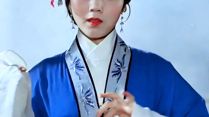 Cười chết mất... hoàn toàn hiểu vì sao cô ấy từng được mệnh danh là “giáo khoa về tư thế” rồi.