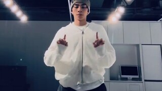【تحديث تيك توك】250212 SHINee - تحدي رقص غرفة تدريب لوسيفر مع الأميرة بيلا🐶💃😈