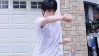 【تشو تشى شين】قارن بين "هود!" الرصين بجانبه، و"هوو~" التي تطلقها مشبكنا الصغير حقًا تجعلك تذوب من الظ