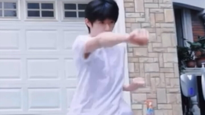 【Zhu Zhixin】Compare it with the robust "thick!" next to it—my little clip's "hò～" is just too adorab