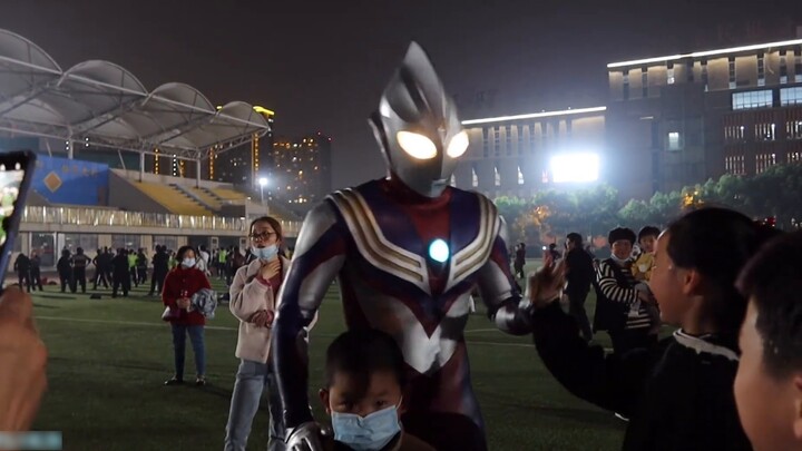 [Diga's Outing Dream 48] Ultraman Human Cubs Appeared in Sports Park Out of Control