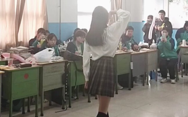 [Tarian cover siswa SMA] "Dumb Dumb" - Somi